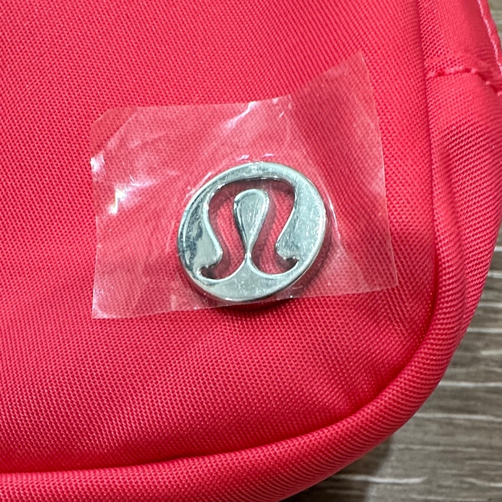NWT! Lululemon Everywhere Belt Bag in Salmon Size Small - Picture 2 of 8